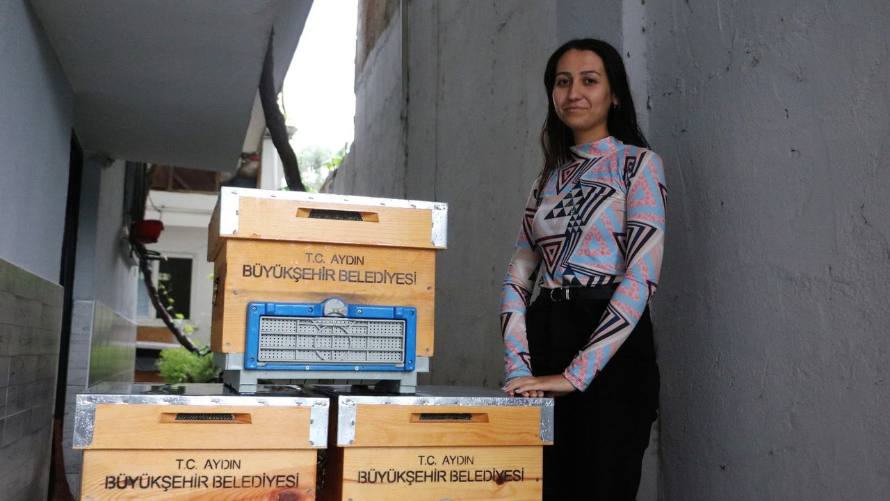 Aydın Büyükşehir Belediyesi'nden kadın arıcılara kovan desteği