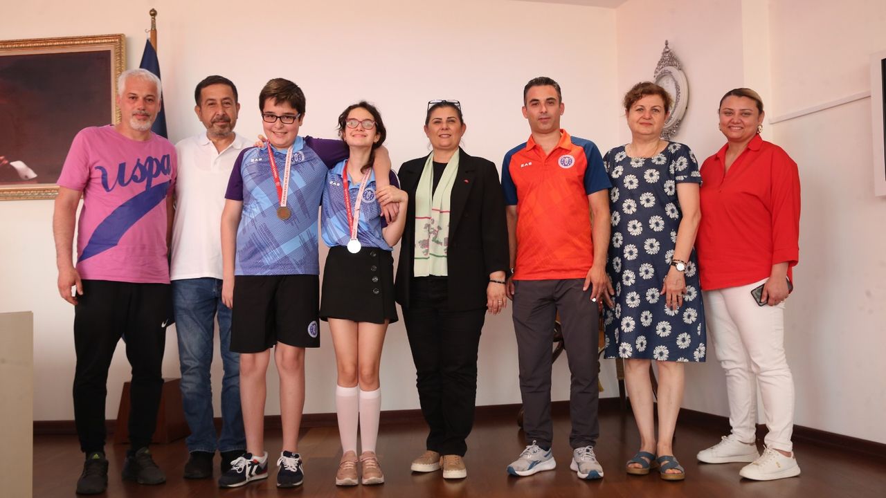 Madalyalı otizmli gençlerden Başkan Çerçioğlu'na teşekkür ziyareti