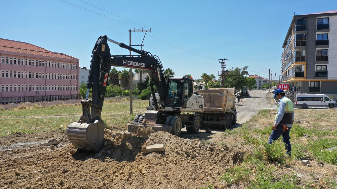 Aydın Büyükşehir Belediyesi Söke’de yol yapım çalışmalarına devam ediyor