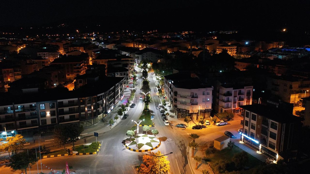 Davutlar'da yenilenen yollar mahallenin çehresini değiştirdi