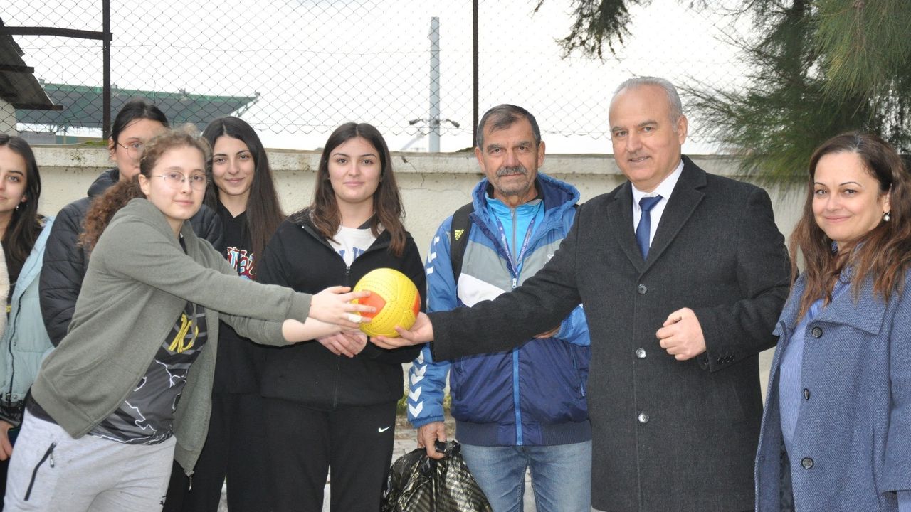 Başkan Kıvrak'tan bayan sporculara ziyaret