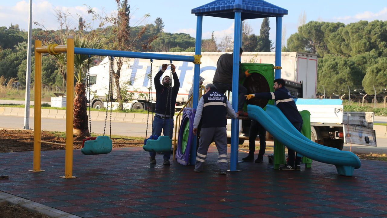 Efeler parkları yeniliyor çocuklar güvenle oynuyor