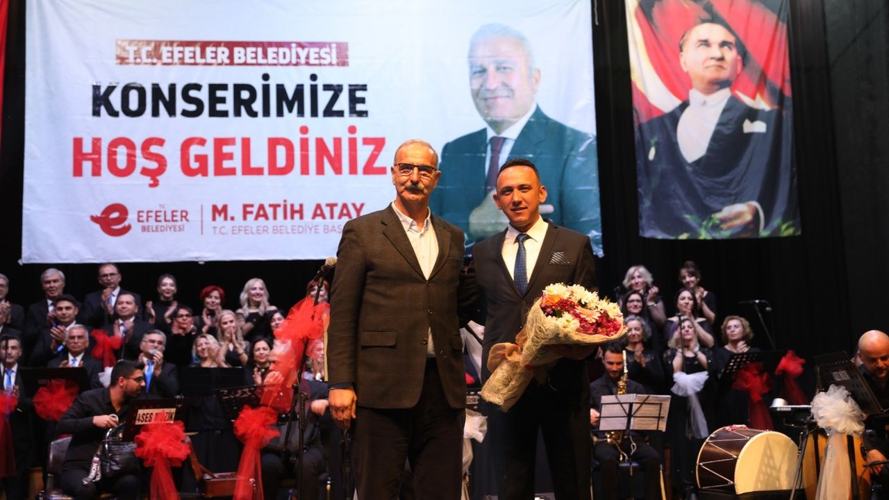 Efeler Belediyesi Türk Halk Müziği Korosu konserine yoğun ilgi