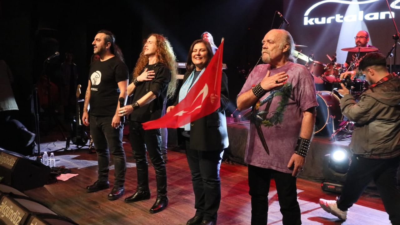 Büyükşehir Cem Karaca ve Barış Manço’yu Kurtalan Ekspres konseriyle andı