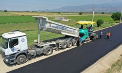 Aydın Büyükşehir Belediyesi yol yapım çalışmalarını sürdürüyor