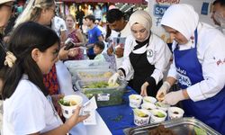 Kuşadası Sokak Festivalinin lezzet durakları dayanışma noktası oldu