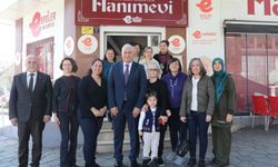 Başkan Atay Hanımevi’nde kadın vatandaşları ziyaret etti
