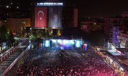 Aydın Büyükşehir Belediyesi, “23 Nisan”ı Mert Demir konseriyle kutladı