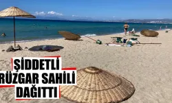 Şiddetli rüzgar sahili dağıttı