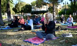 Güzelçamlı'nın muhteşem havasında yoga yaptılar