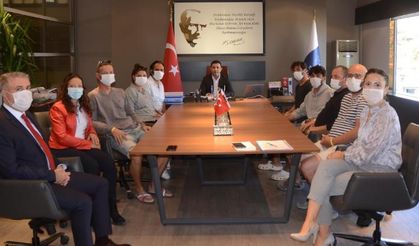Heykeltraşlar Kuşadası'nda sanat üretmekten memnun
