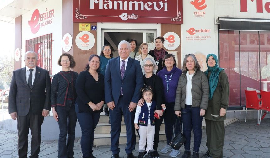 Başkan Atay Hanımevi’nde kadın vatandaşları ziyaret etti