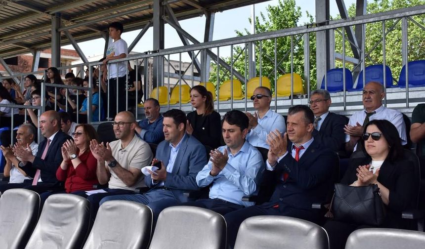 Başkan Zencirci Ragbi Yıldızlar Okul Turnuvaları seremonisine katıldı